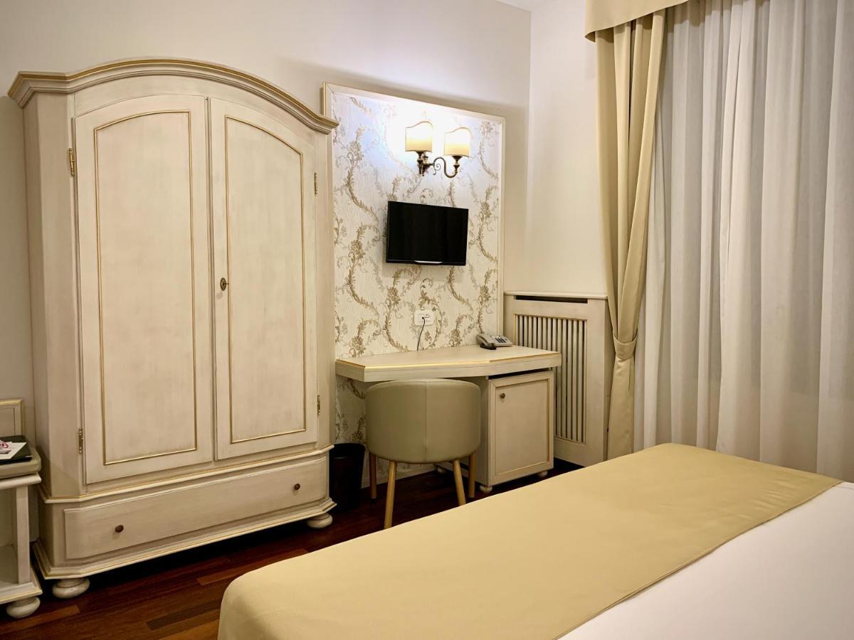 Albergo Gardesana Torri Del Benaco Buitenkant foto