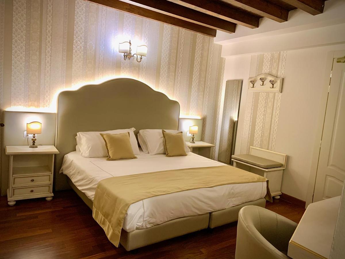 Albergo Gardesana Torri Del Benaco Buitenkant foto