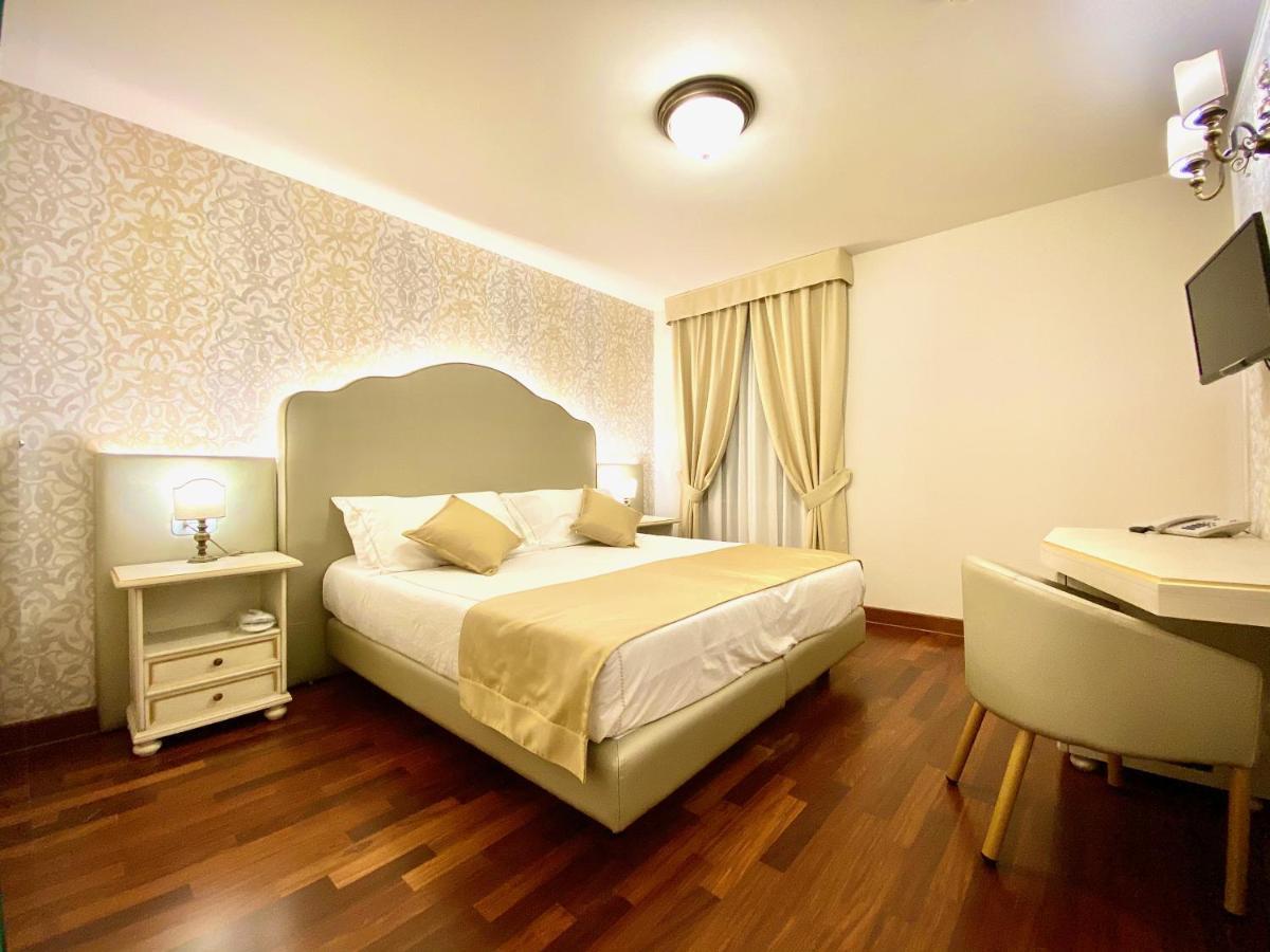 Albergo Gardesana Torri Del Benaco Buitenkant foto