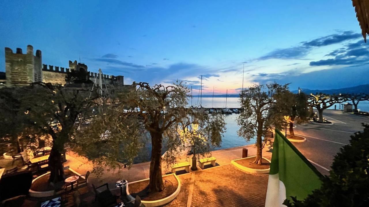 Albergo Gardesana Torri Del Benaco Buitenkant foto