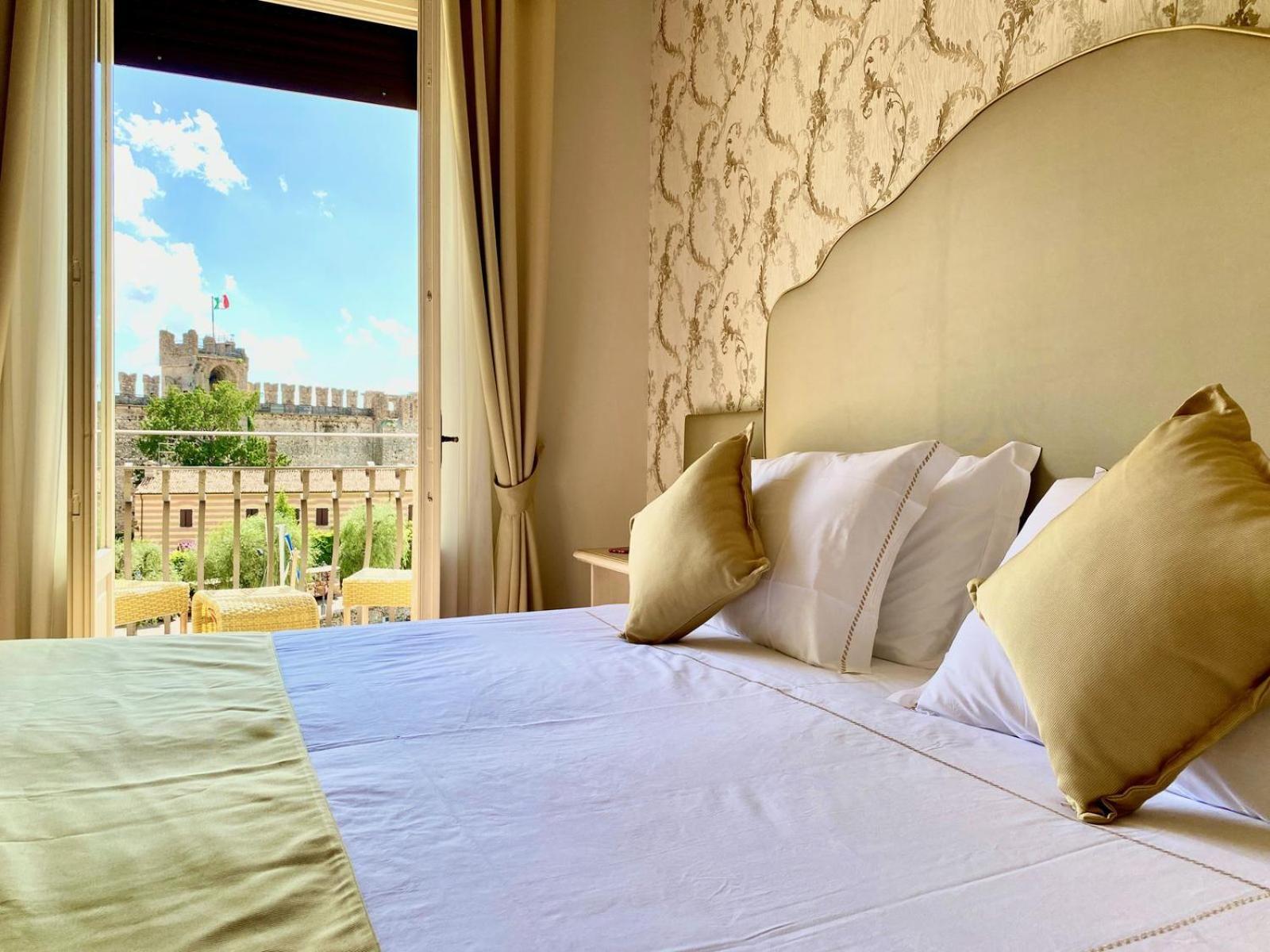 Albergo Gardesana Torri Del Benaco Buitenkant foto