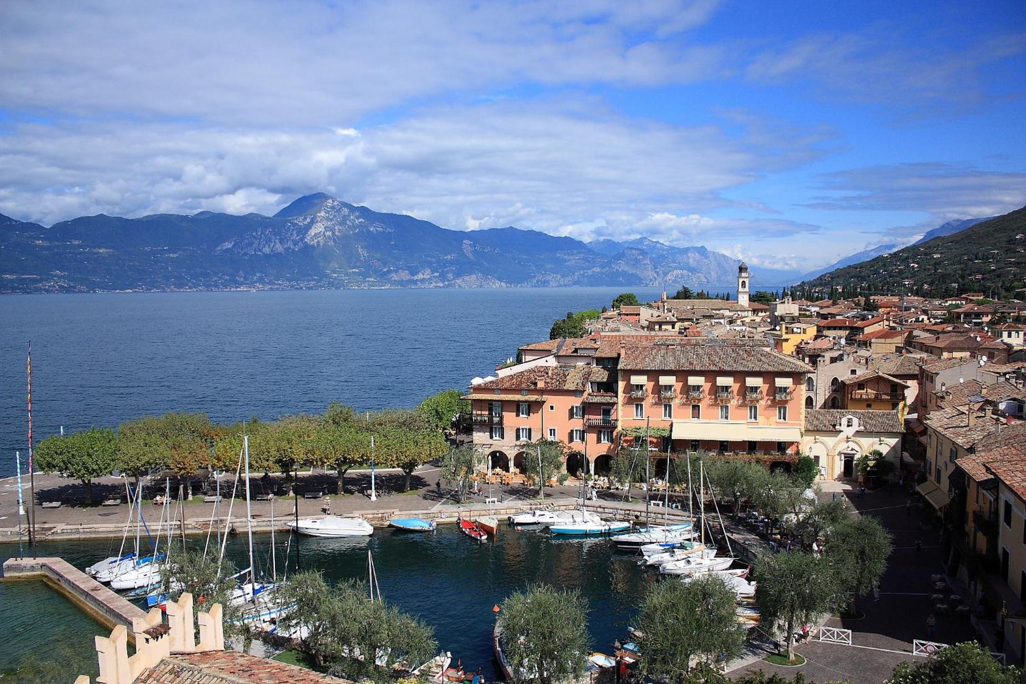 Albergo Gardesana Torri Del Benaco Buitenkant foto