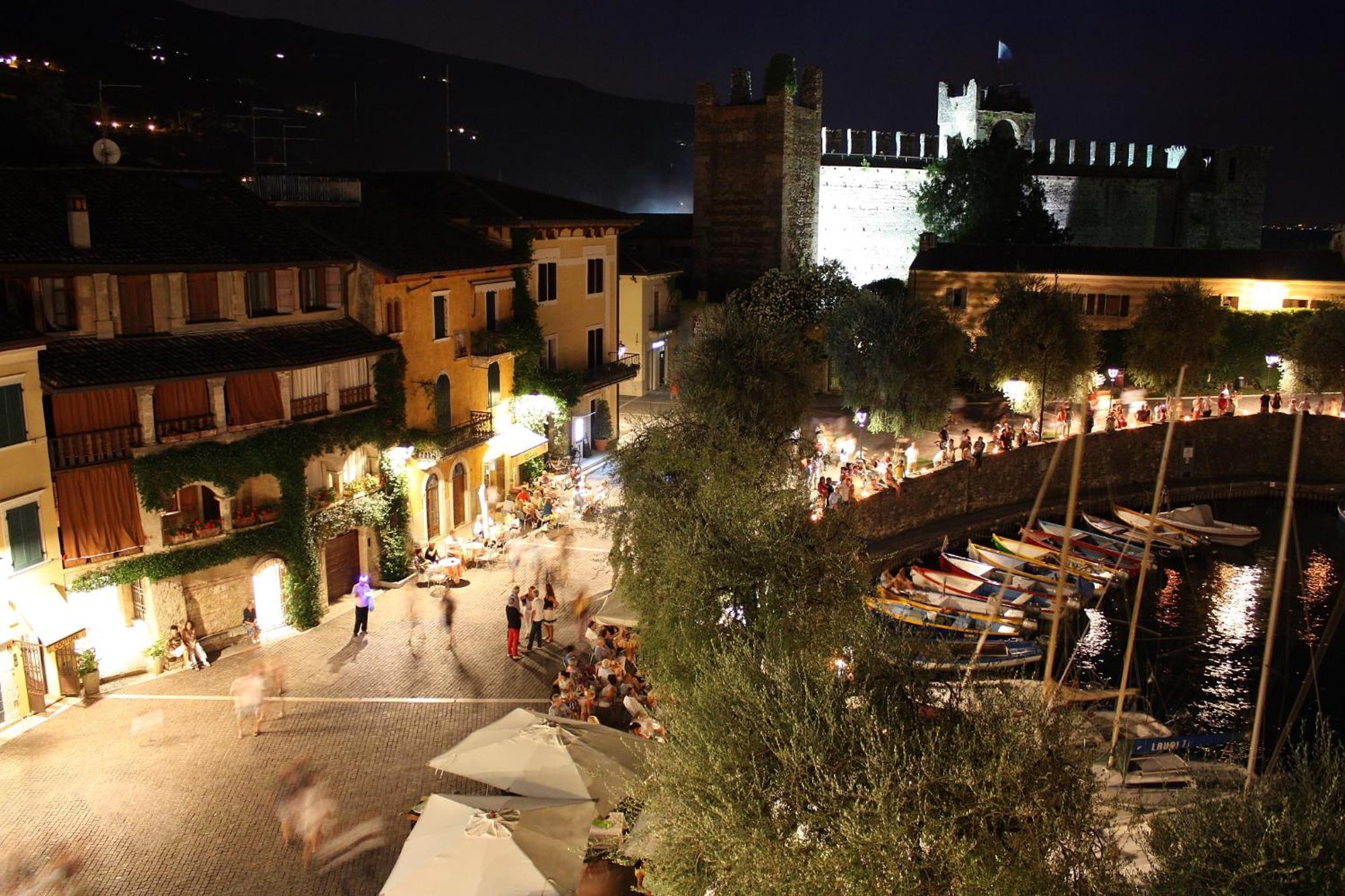 Albergo Gardesana Torri Del Benaco Buitenkant foto
