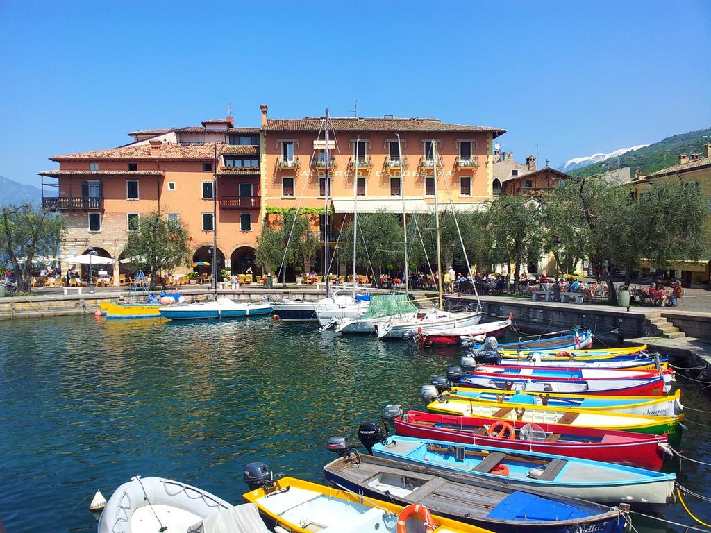 Albergo Gardesana Torri Del Benaco Buitenkant foto